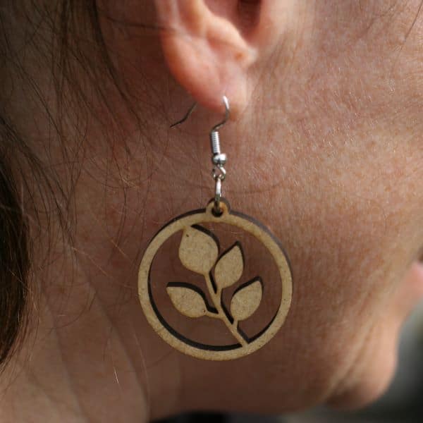Boucles d'oreille en bois – Image 4