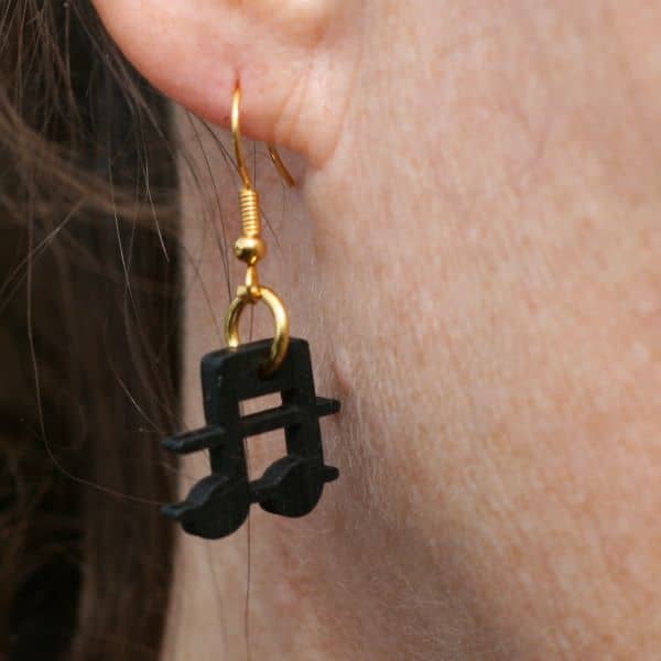 Boucle d'oreille noire