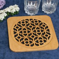 Dessous de plat en bois à motif géométrique