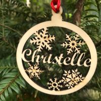 Boule de noël personnalisée avec prénom en bois