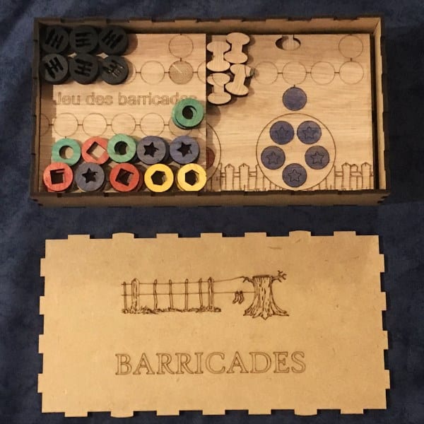 Jeu de barricade en bois dans sa boite.