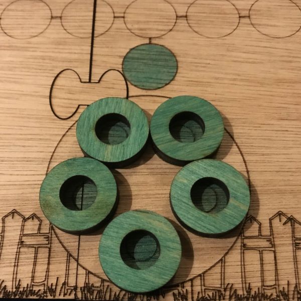 Détail des pions verts du jeu barricades.