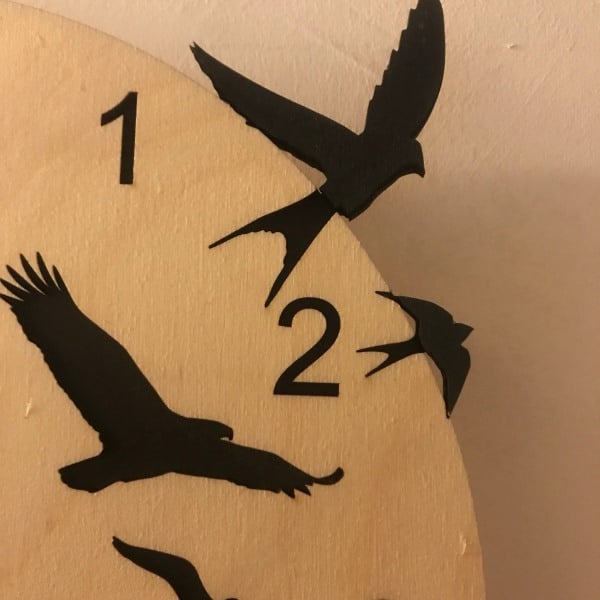 Détail de l'horloge avec les oiseaux