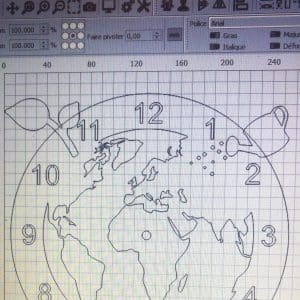 Dessin de l'horloge planete terre en bois avec le logiciel lightburn
