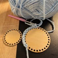 Fond en bois pour panier au crochet